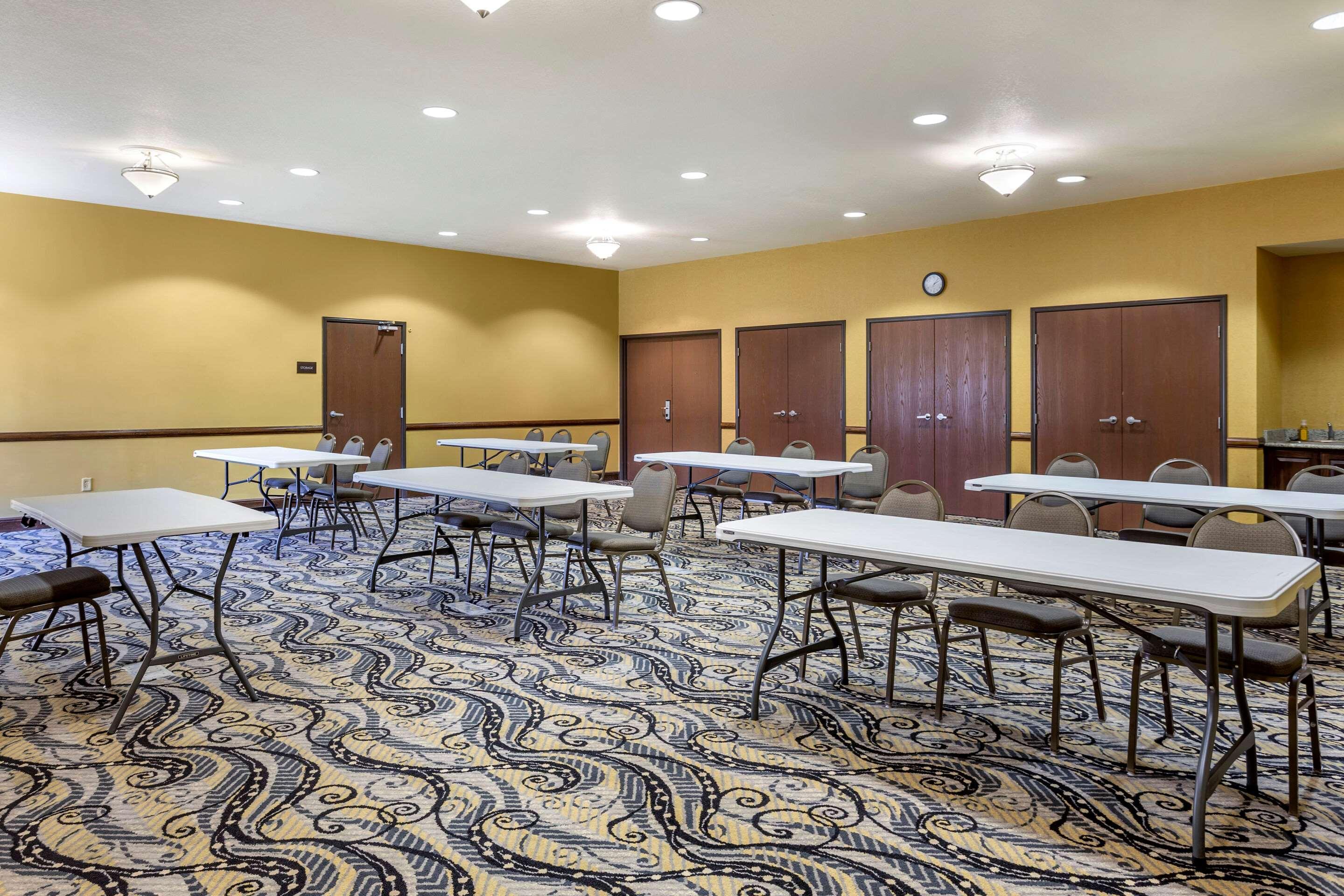 Comfort Suites Jonesboro University Area Exterior photo
